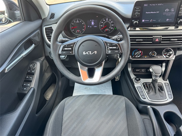 2023 Kia Seltos LX photo 27