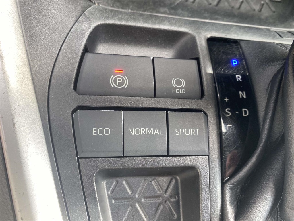 2022 Toyota RAV4 XLE photo 21