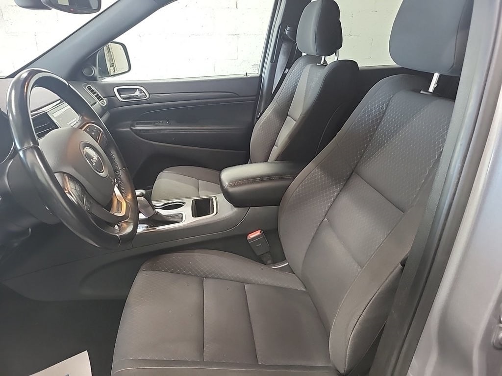 2020 Jeep Grand Cherokee Laredo E photo 3