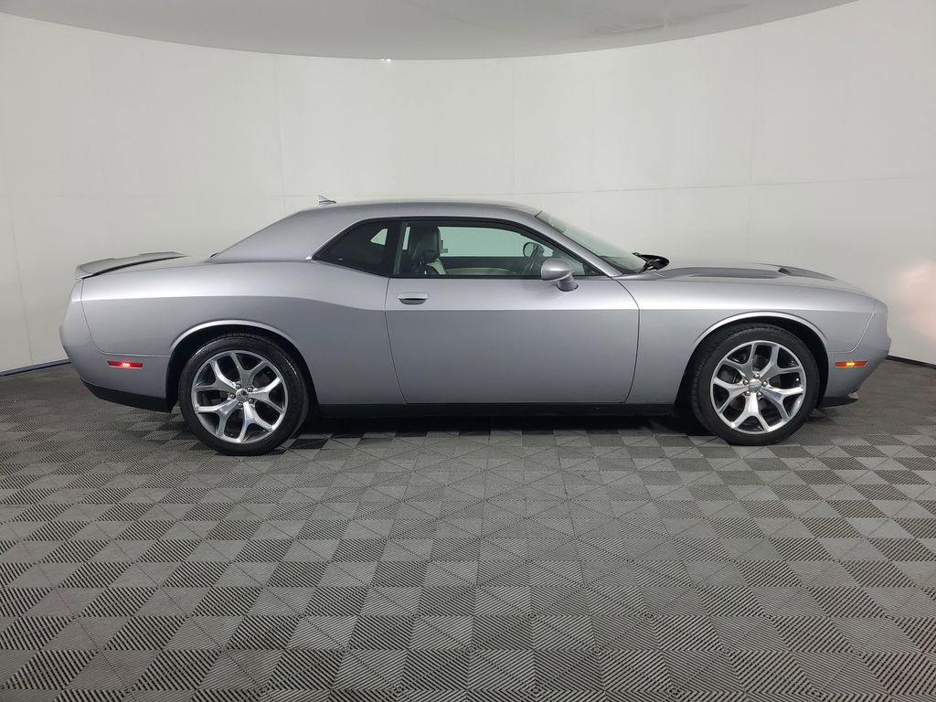 2016 Dodge Challenger SXT Plus photo 3