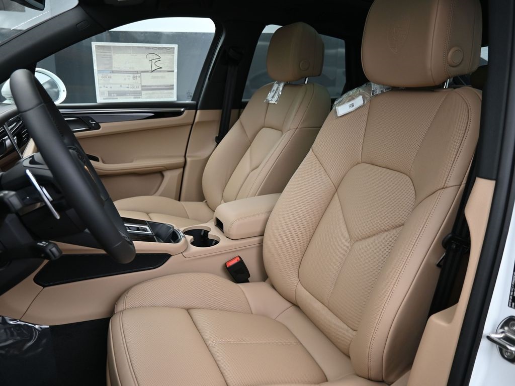 2026 Porsche Macan S photo 4