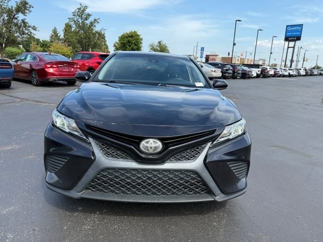 2018 Toyota Camry LE photo 2
