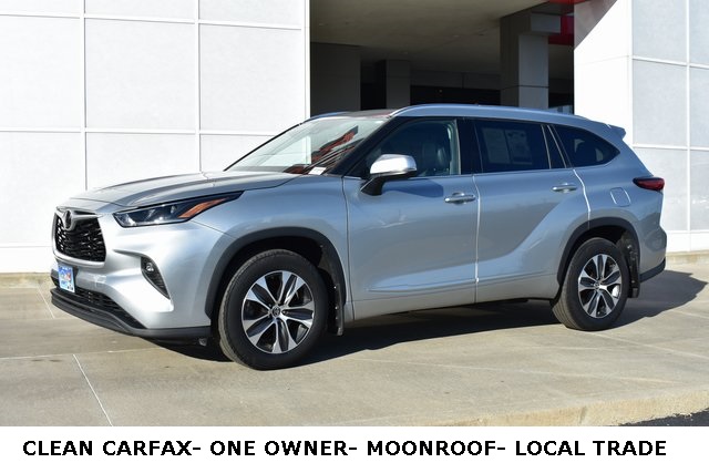 2021 Toyota Highlander XLE photo 2