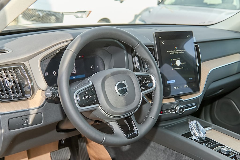 2026 VOLVO XC60 - Image 12