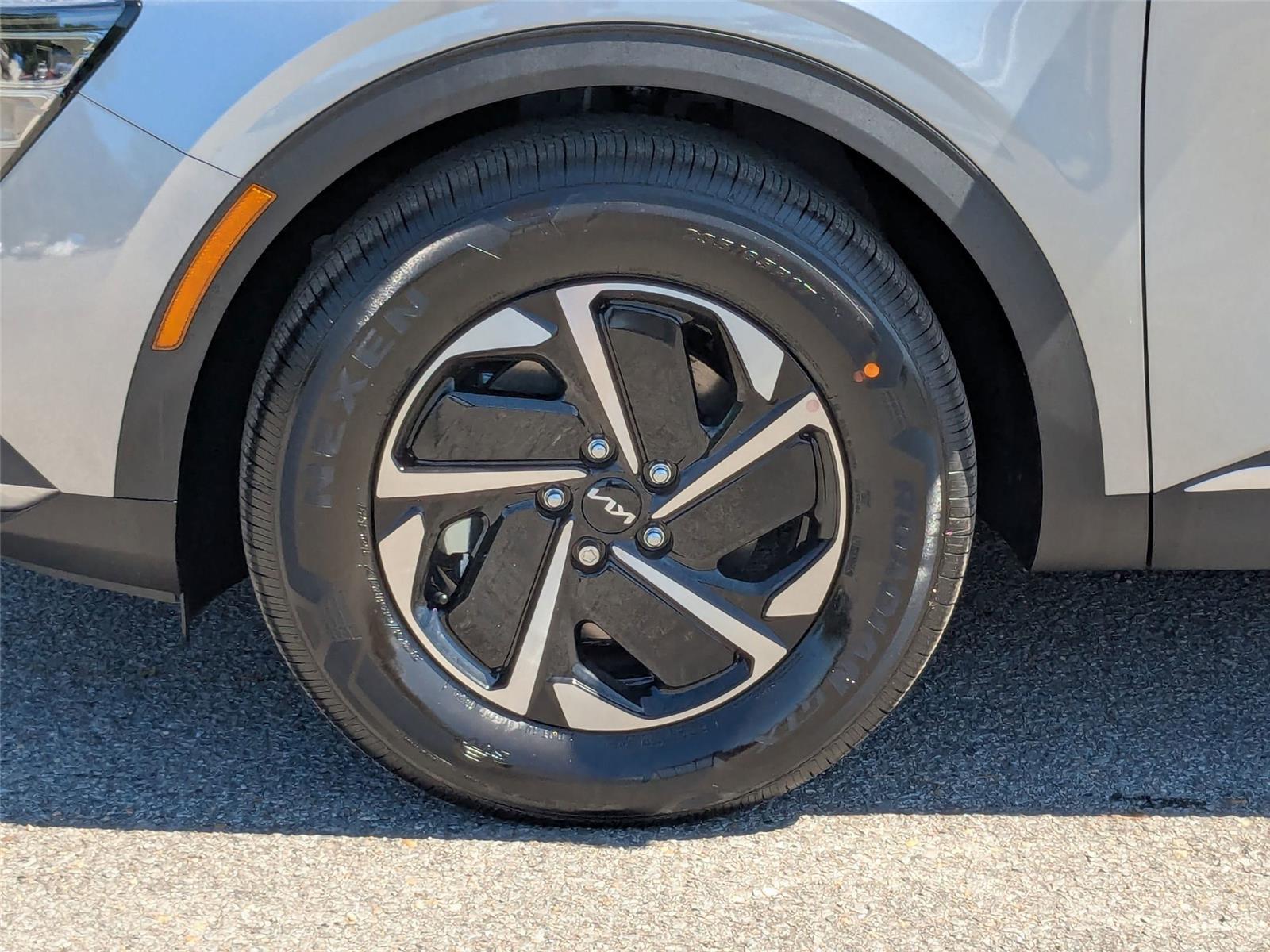 2025 Kia Sportage Hybrid LX photo 3
