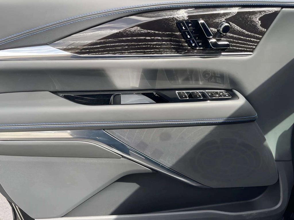 2025 Cadillac Escalade IQ Luxury photo 35