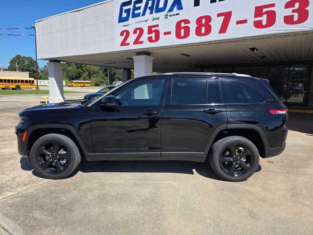 2023 Jeep Grand Cherokee Limited photo 2