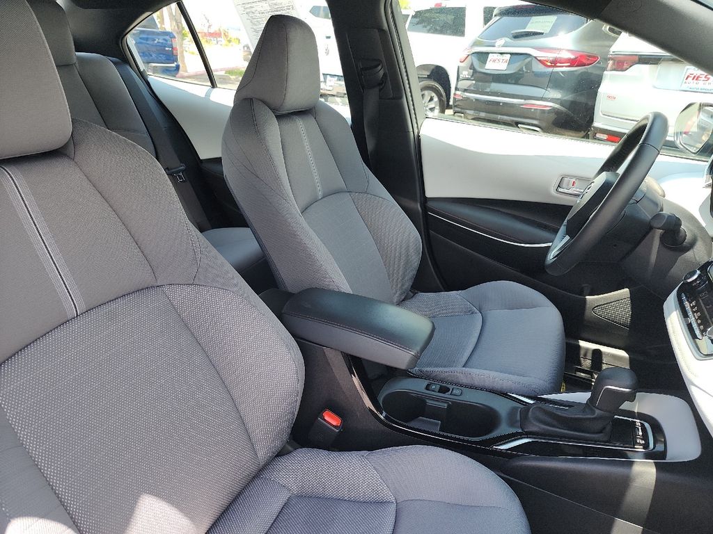 2024 Toyota Corolla SE photo 9