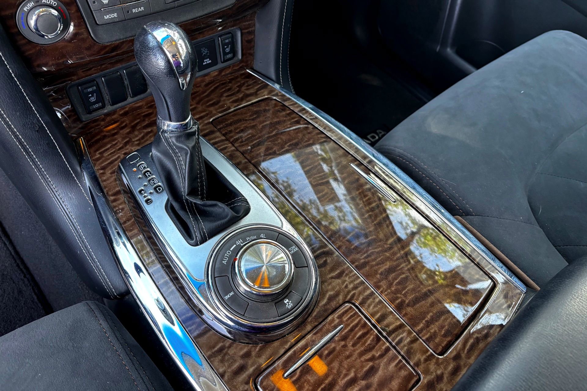 2017 Nissan Armada SV photo 18