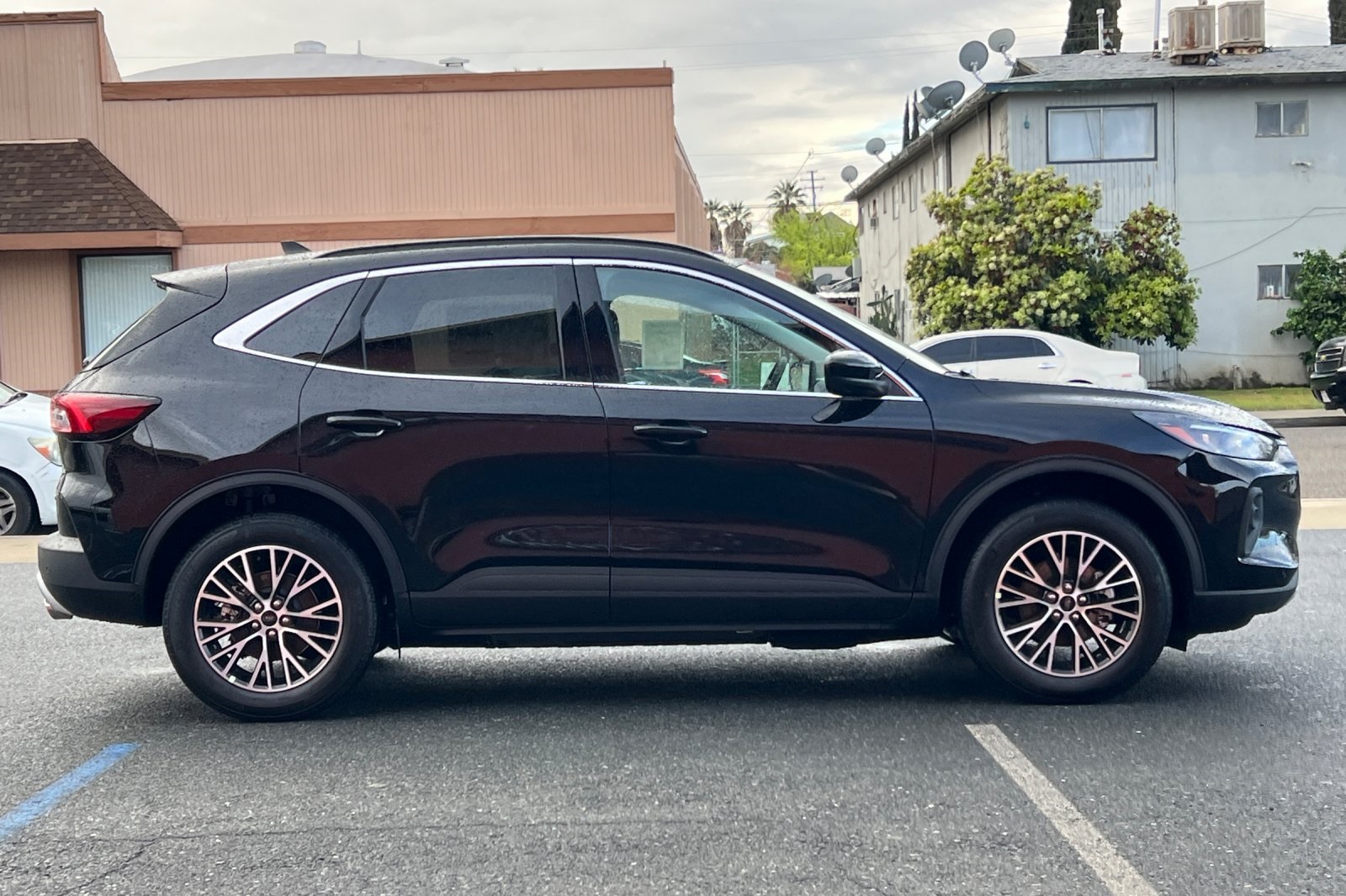 2025 Ford Escape Plug-In Hybrid photo 3