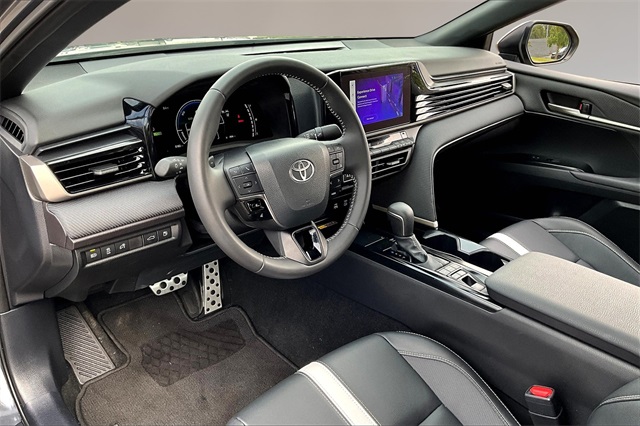 2025 Toyota Camry SE photo 11