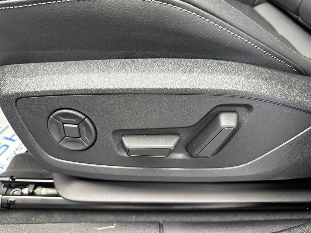 2025 Audi Q3 Premium S line photo 8