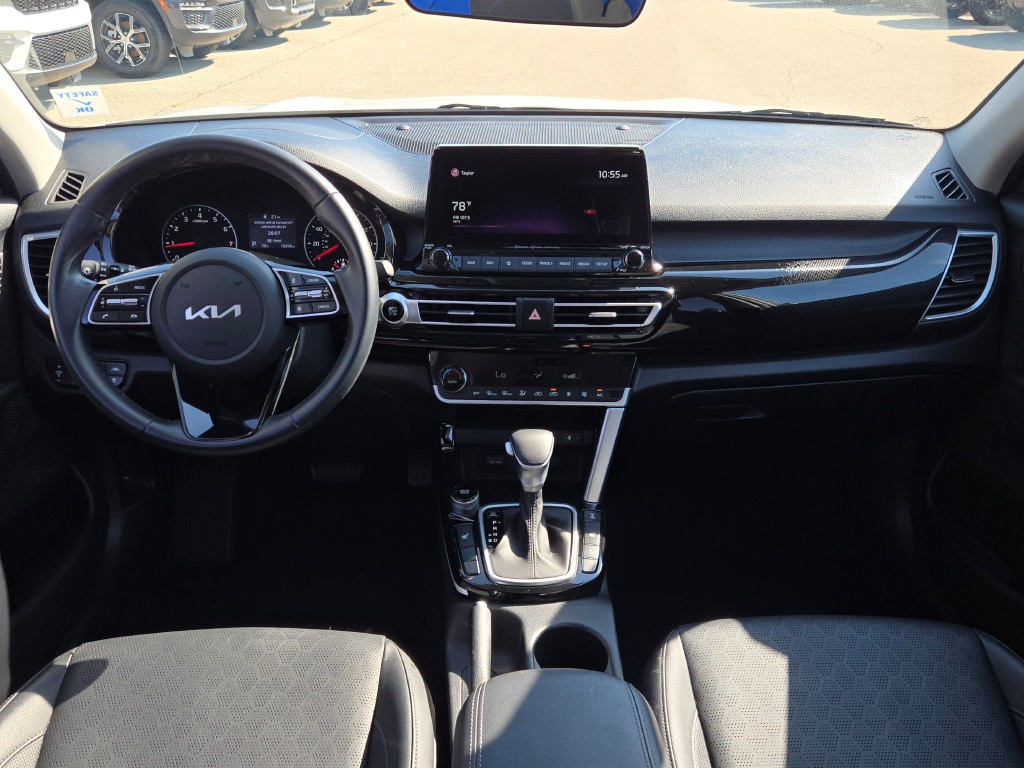 2022 Kia Seltos EX photo 18