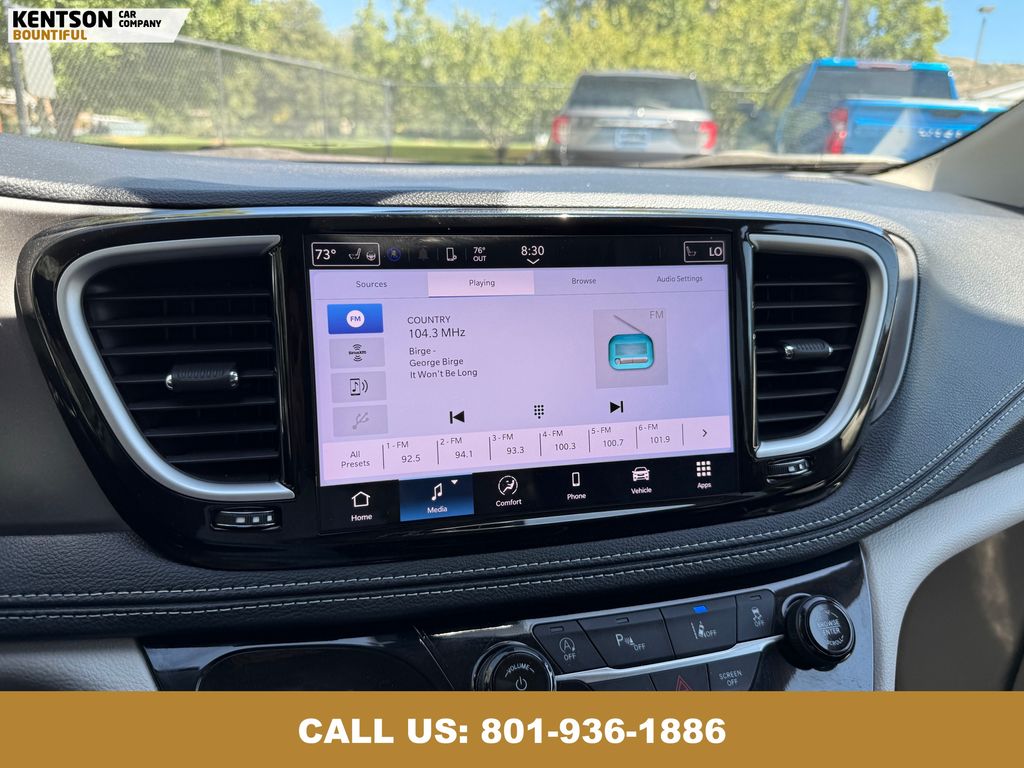 2024 Chrysler Pacifica Touring L photo 24