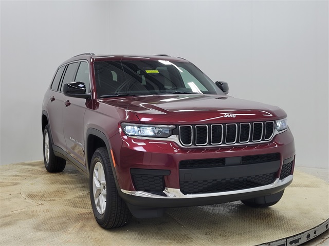 2025 Jeep Grand Cherokee Laredo X photo 2