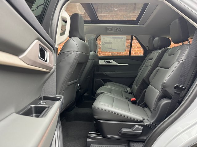 2025 Ford Explorer photo 23