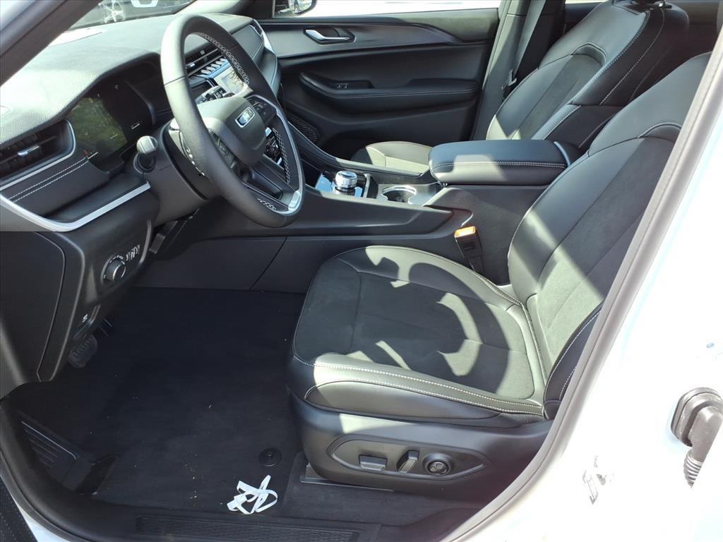 2025 Jeep Grand Cherokee Altitude X photo 3