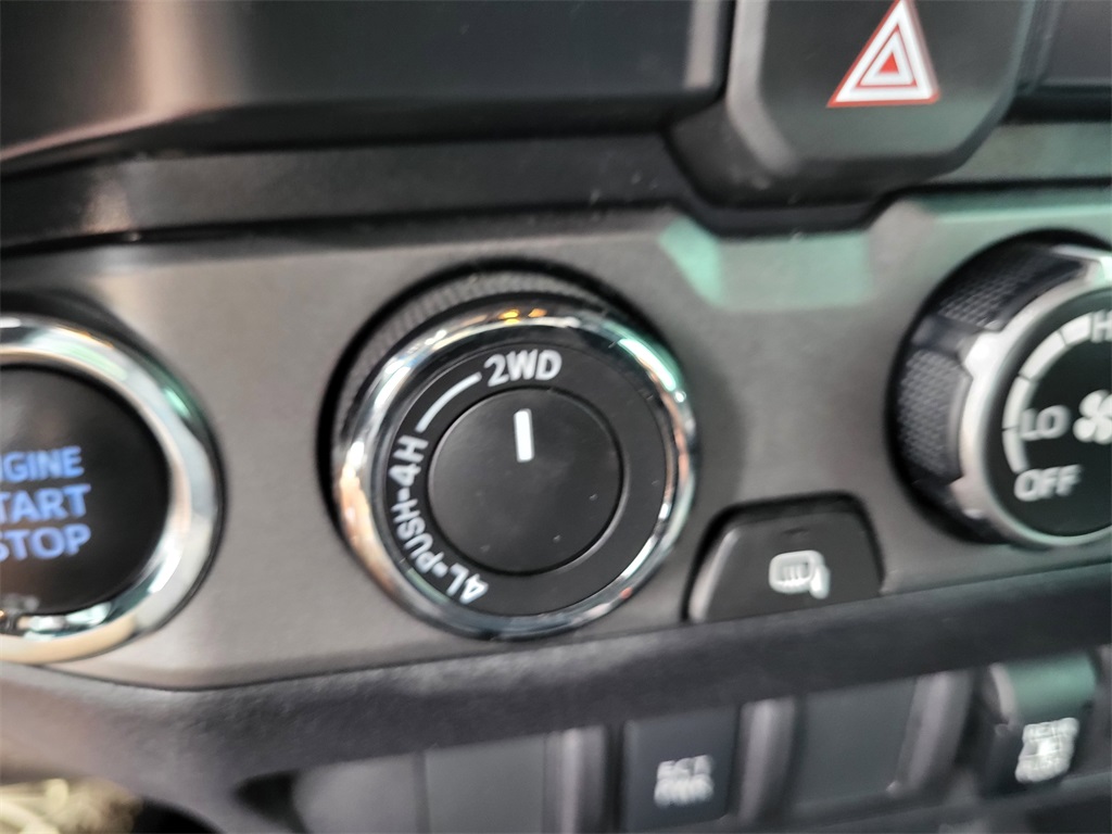 2020 Toyota Tacoma TRD Off-Road photo 20