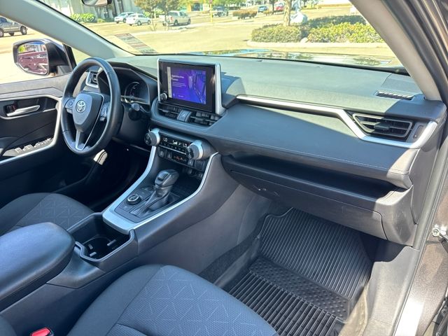 2025 Toyota RAV4 Hybrid XLE photo 16