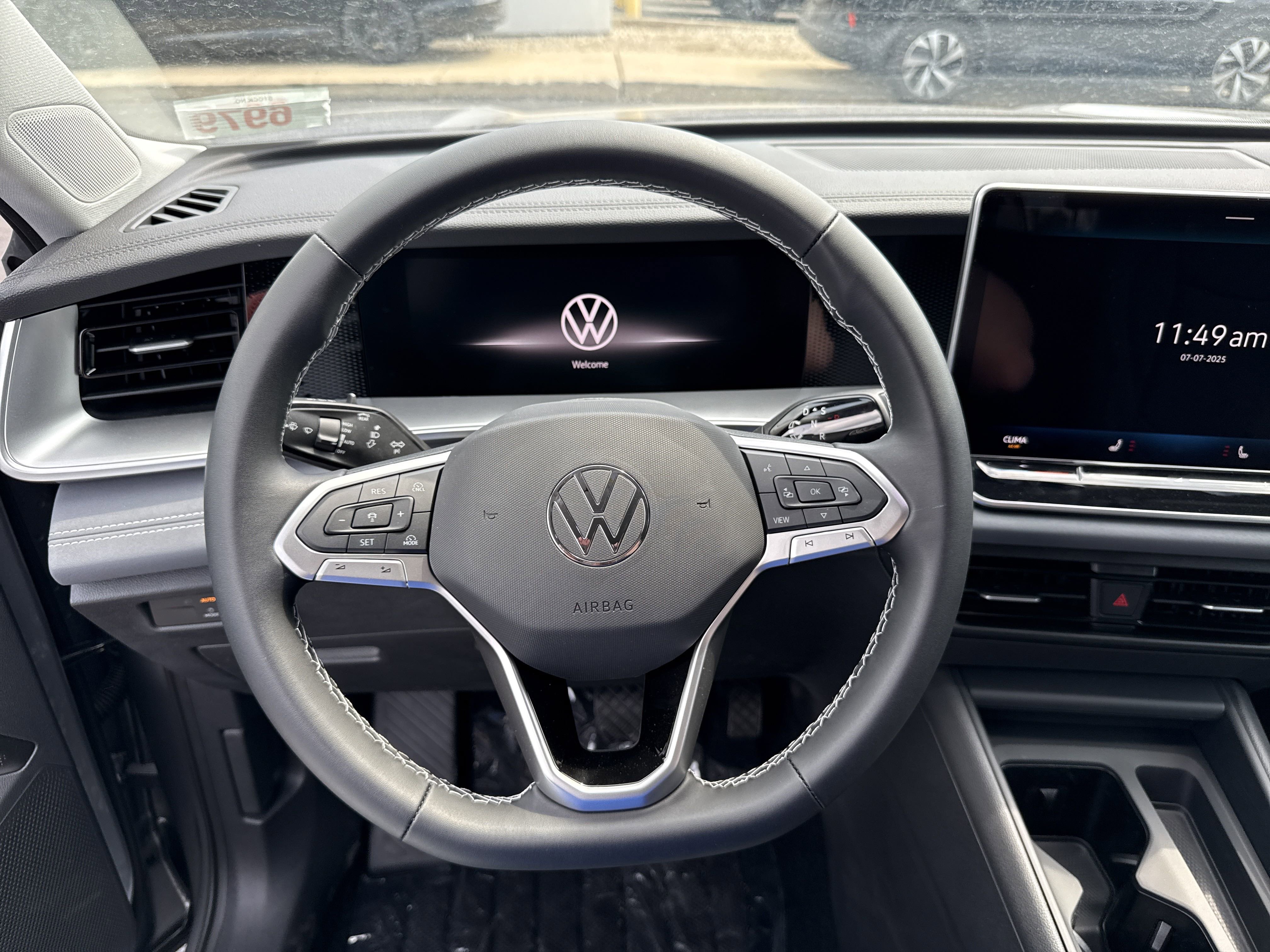 2025 Volkswagen Tiguan SE photo 3
