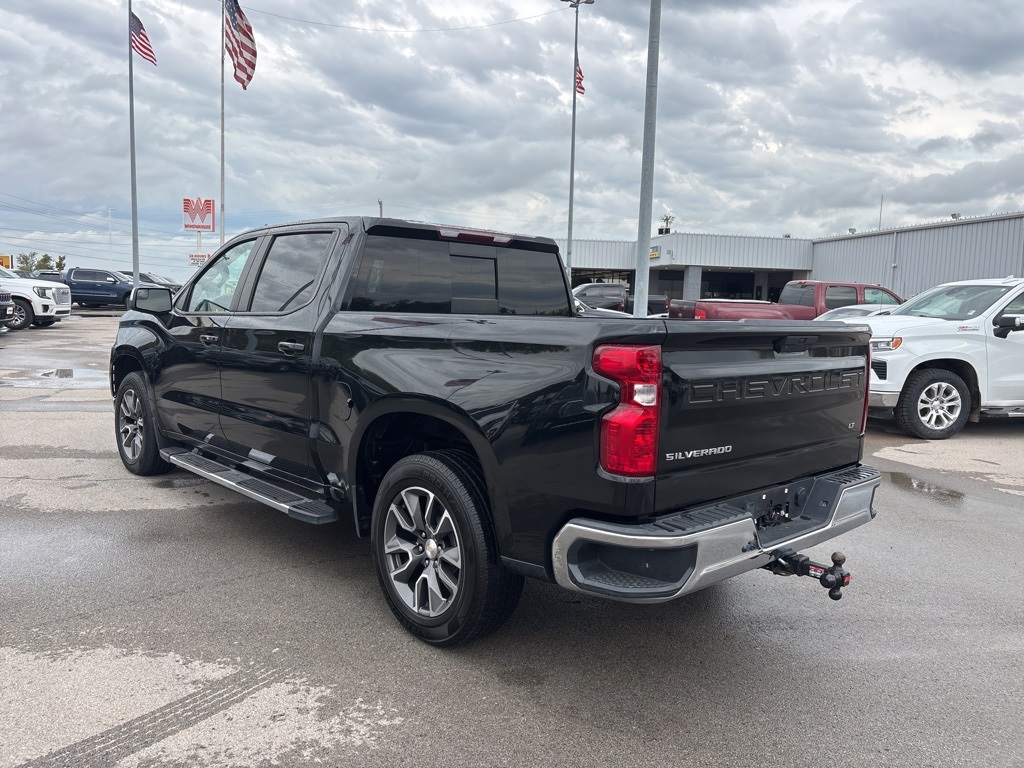 2021 Chevrolet Silverado 1500 LT photo 3