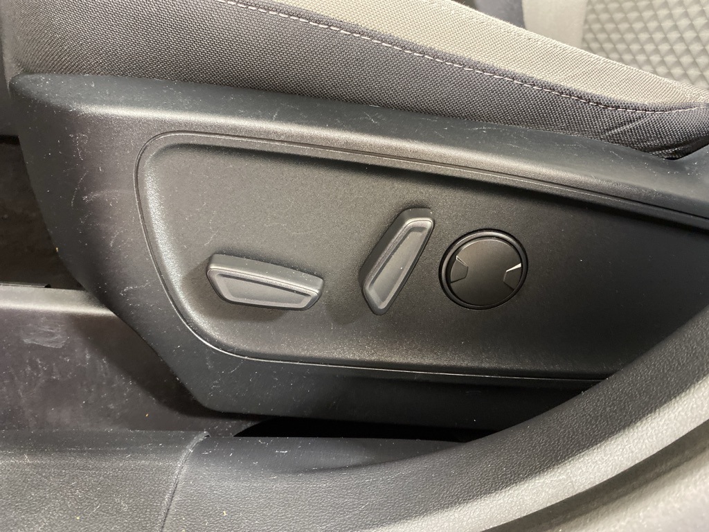 2020 Ford Escape SE photo 9