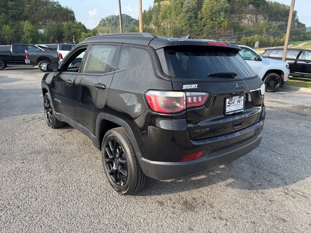 2026 Jeep Compass Latitude photo 3