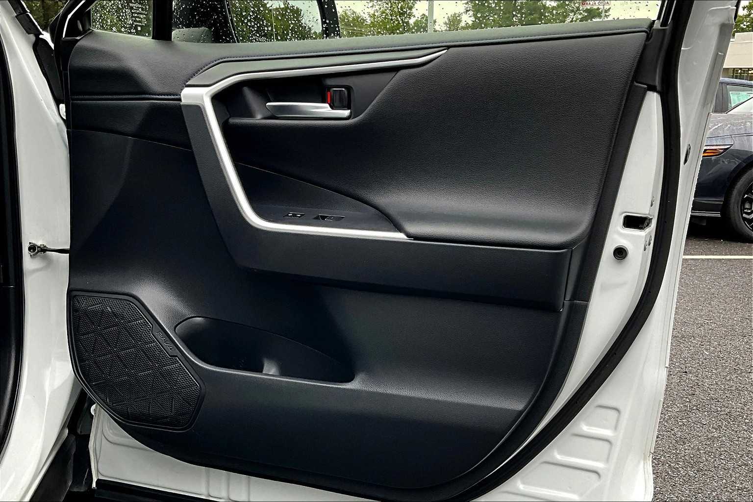 2023 Toyota RAV4 Hybrid XSE photo 19