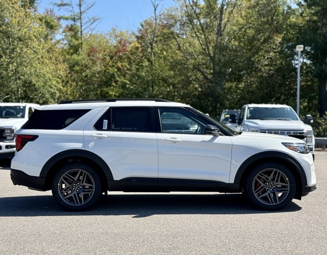 2025 Ford Explorer ST photo 3
