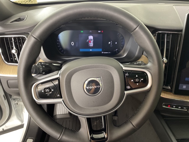2026 Volvo XC60 Plus photo 20