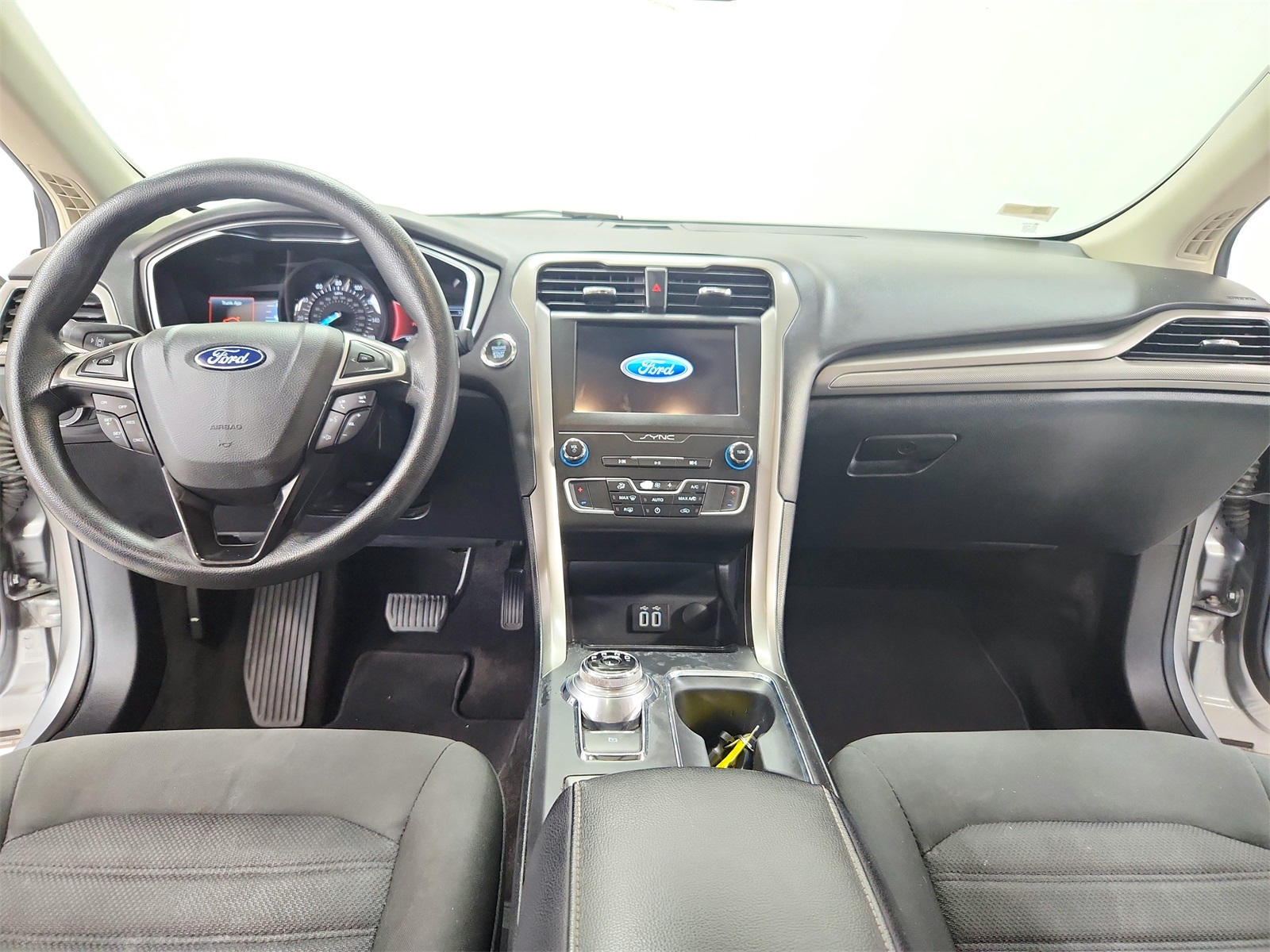 2020 Ford Fusion SE photo 23