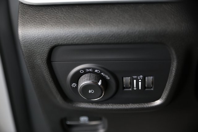 2025 Jeep Grand Cherokee Limited photo 9
