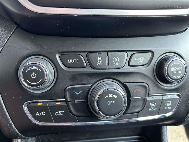 2019 Jeep Cherokee Latitude photo 21