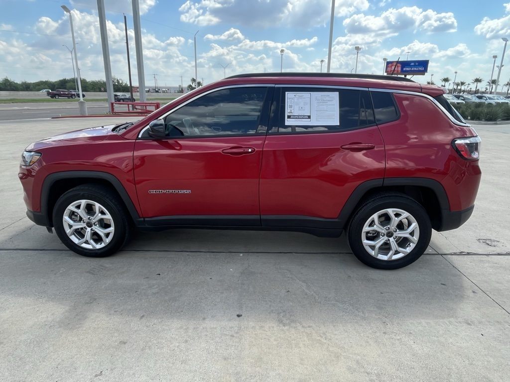 2025 Jeep Compass Latitude photo 4