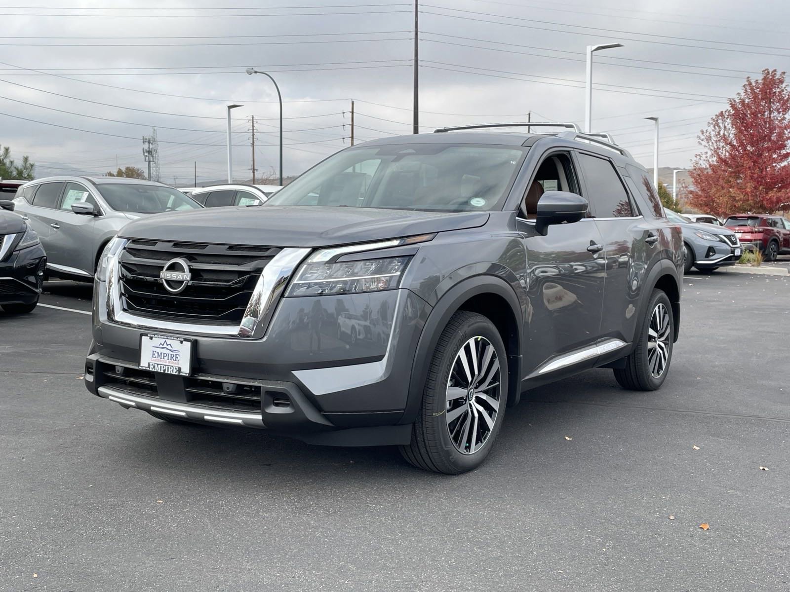 2025 Nissan Pathfinder Platinum photo 4