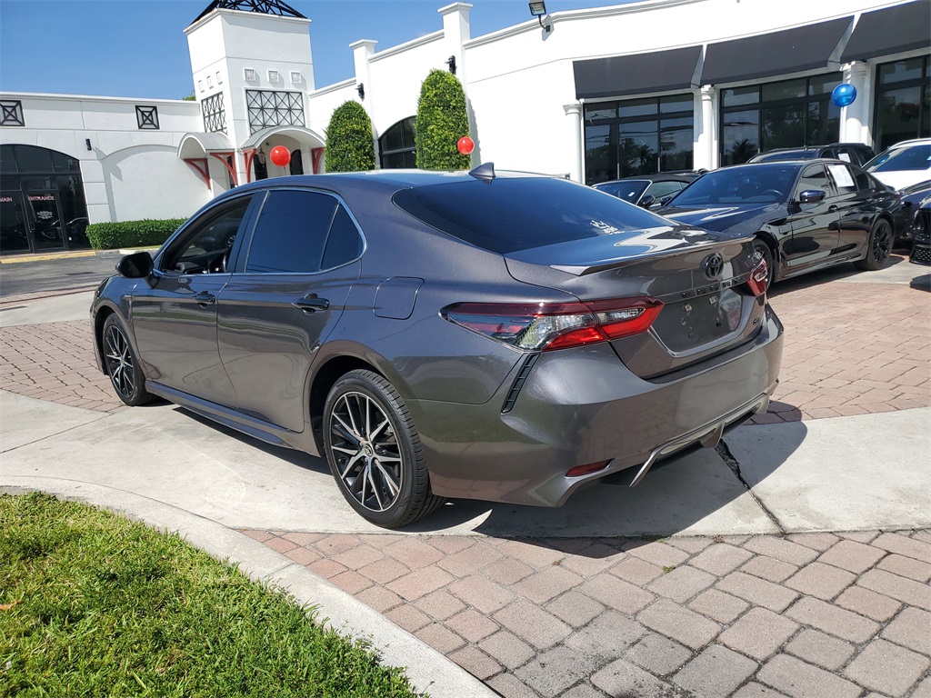 2022 Toyota Camry SE photo 4