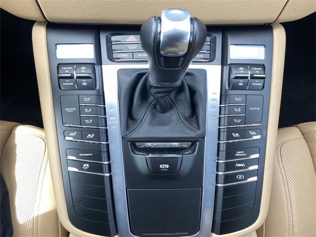 2018 Porsche Macan Base photo 16