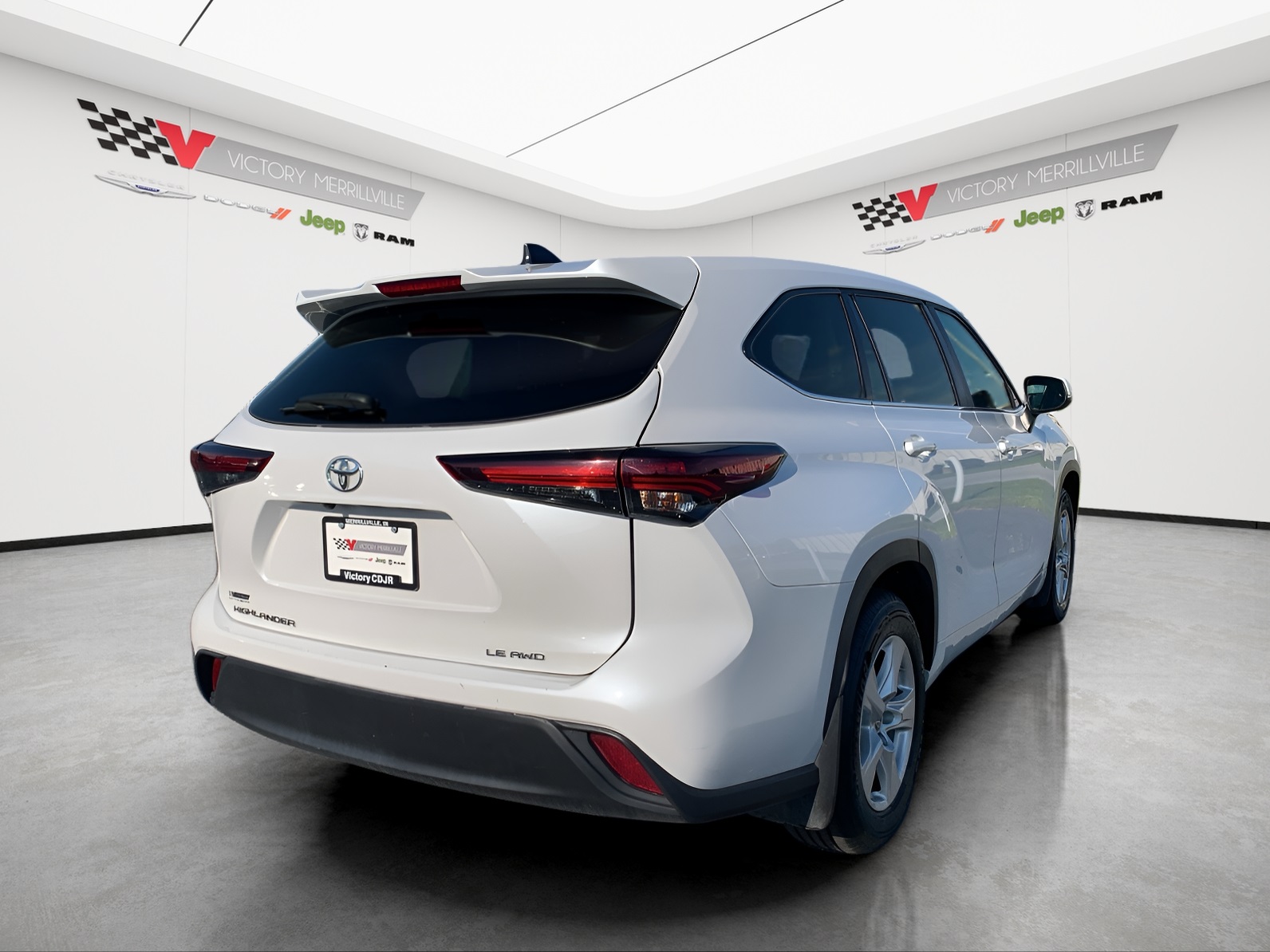 2024 Toyota Highlander LE photo 6