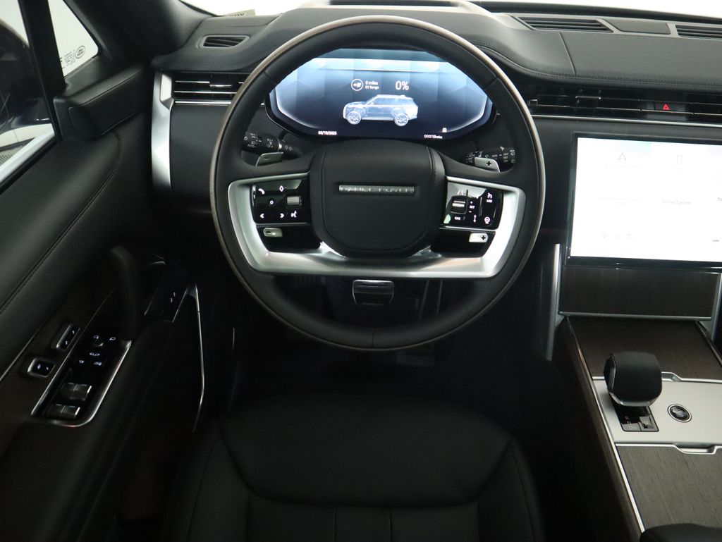 2025 Land Rover Range Rover SE photo 11