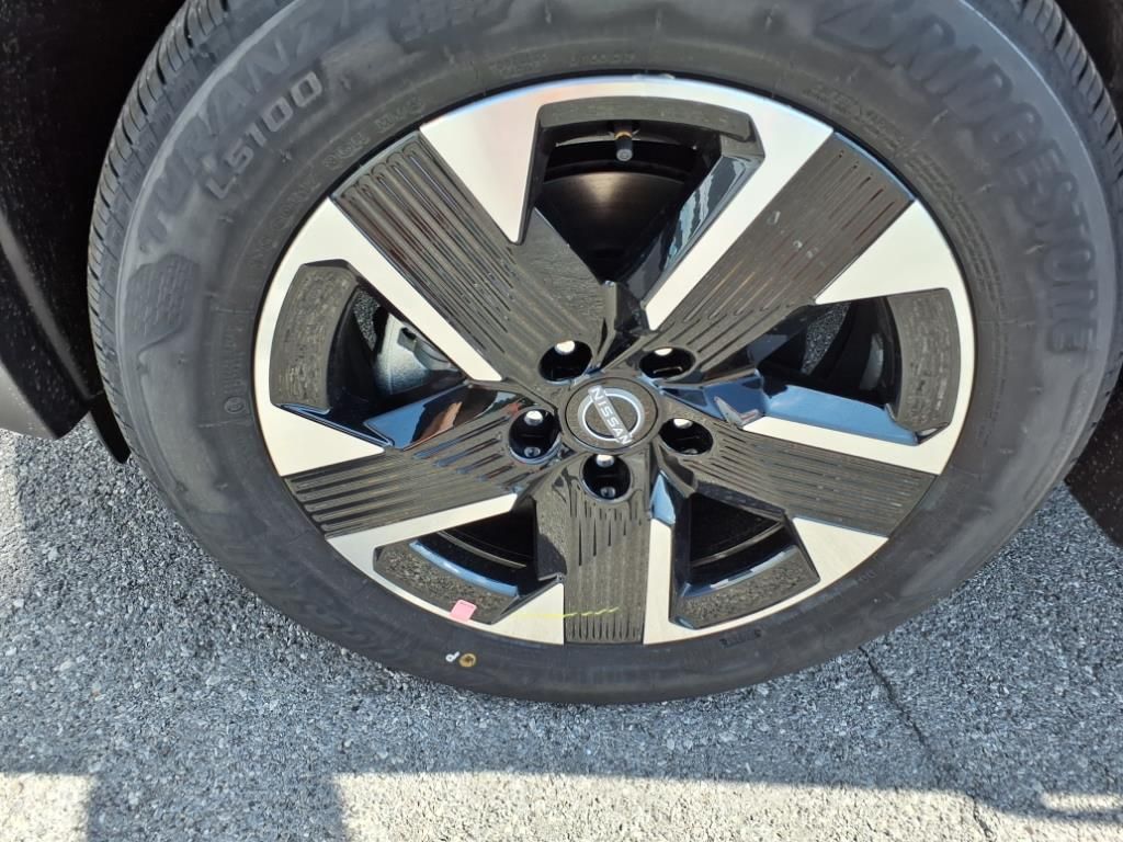 2025 Nissan Kicks SV photo 3