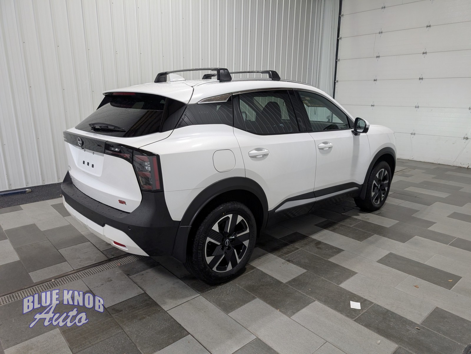 2025 Nissan Kicks SR photo 4