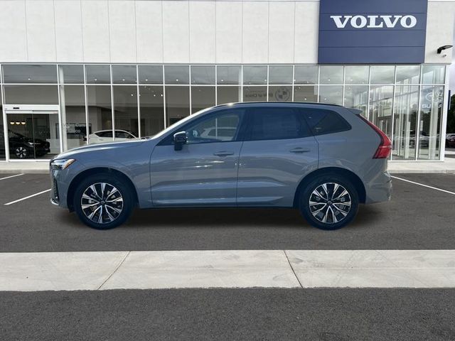 2025 Volvo XC60 B5 Core photo 3