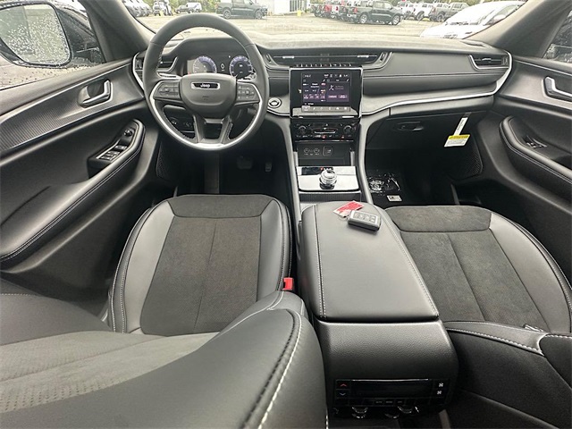 2025 Jeep Grand Cherokee Laredo Altitude photo 16