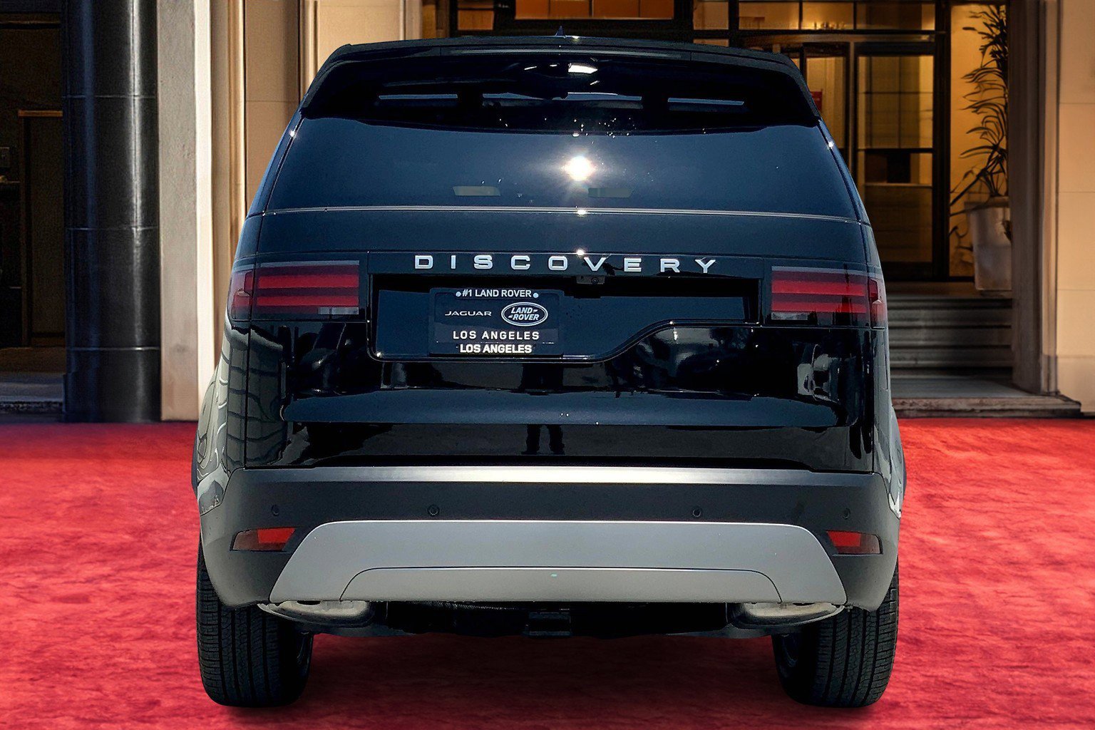 2025 Land Rover Discovery S photo 2