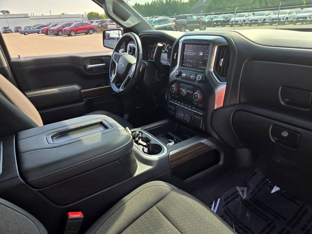 2020 Chevrolet Silverado 1500 RST photo 3