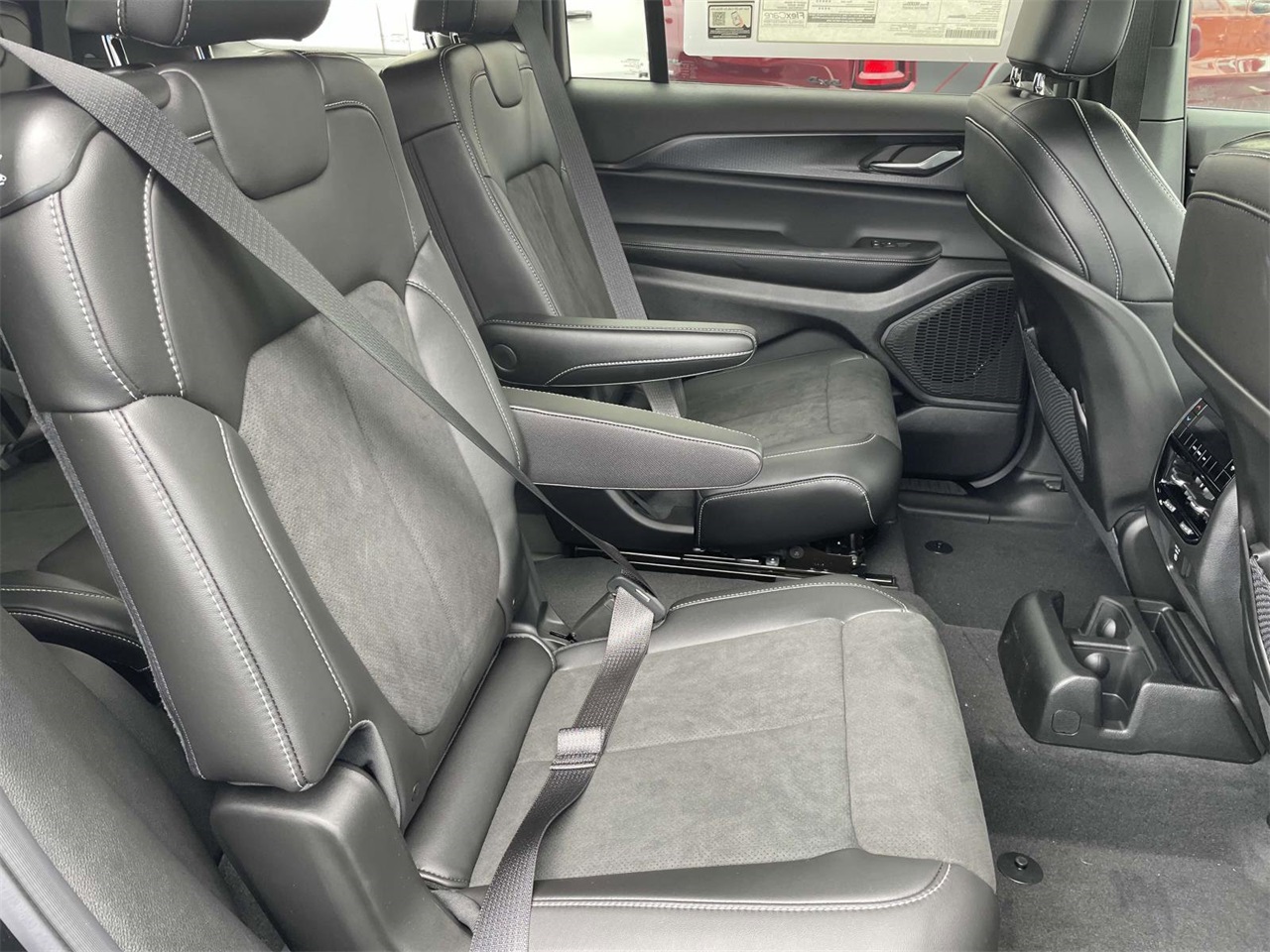 2025 Jeep Grand Cherokee Altitude X photo 29