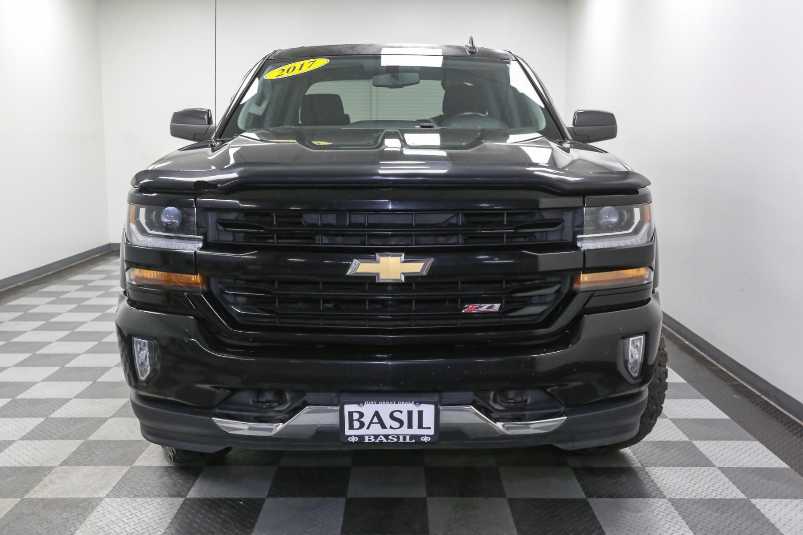 2017 Chevrolet Silverado 1500 LT photo 3