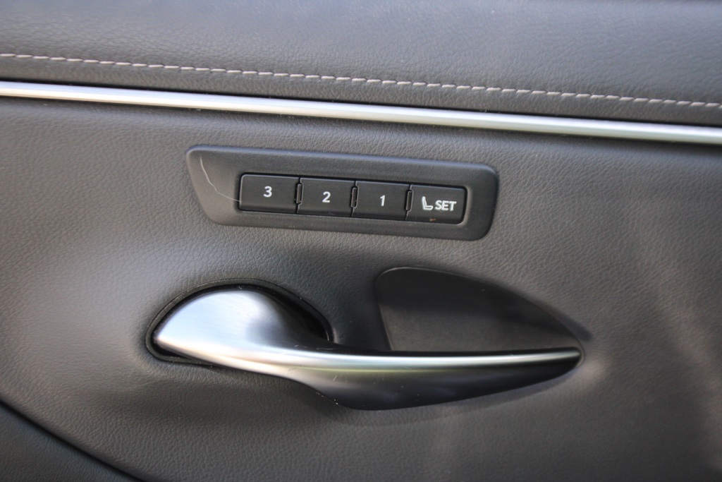 2023 Lexus ES 350 F SPORT photo 11