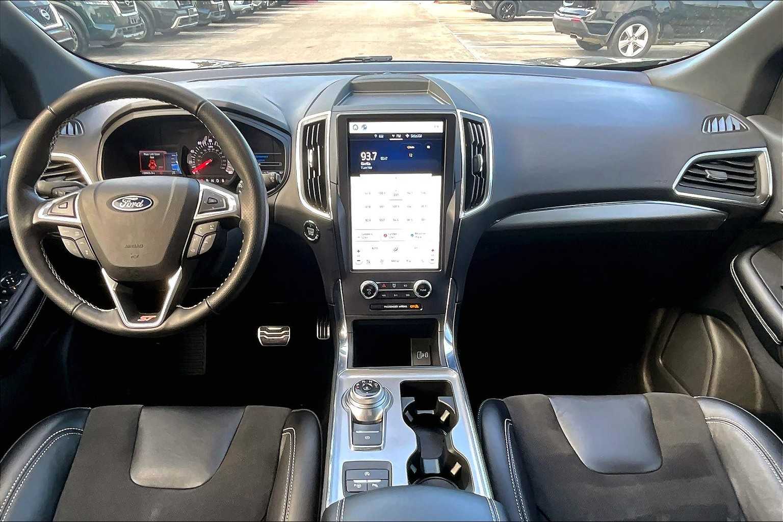 2022 Ford Edge ST photo 13