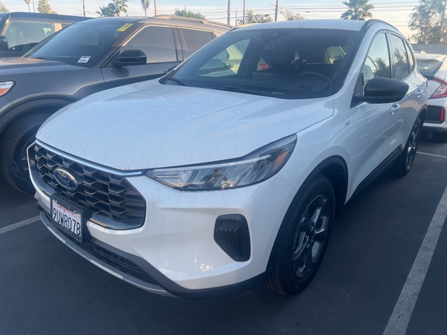 2025 Ford Escape ST-Line's photo